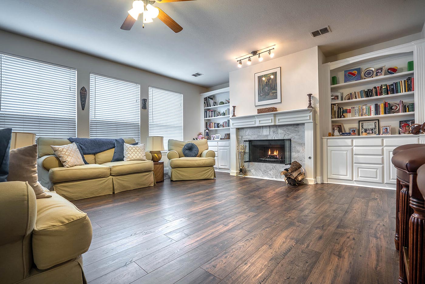 Living room hardwood flooring | All American Flooring